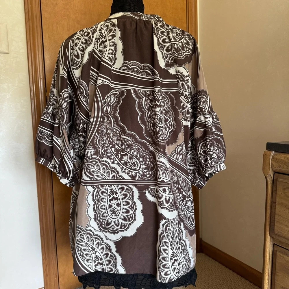 Banana Republic Brown and Off White Paisley Silk Short Sleeve Blouse Top